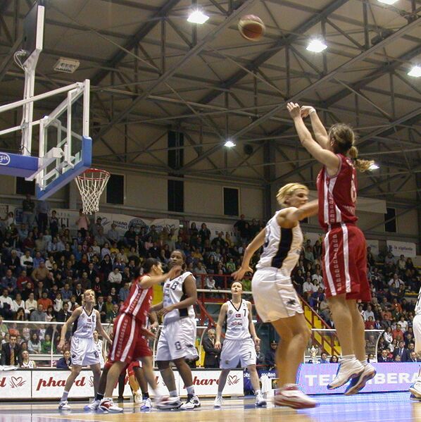 Файл:Three point shoot.JPG