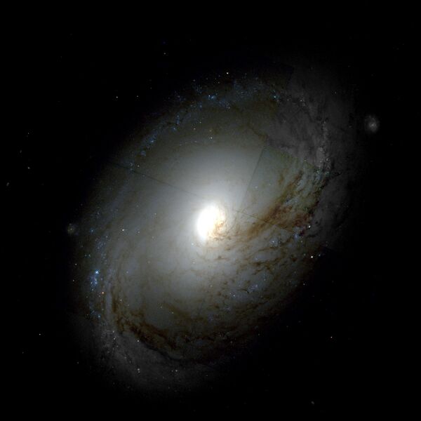 Файл:NGC3368-hst-R814G606B450.jpg