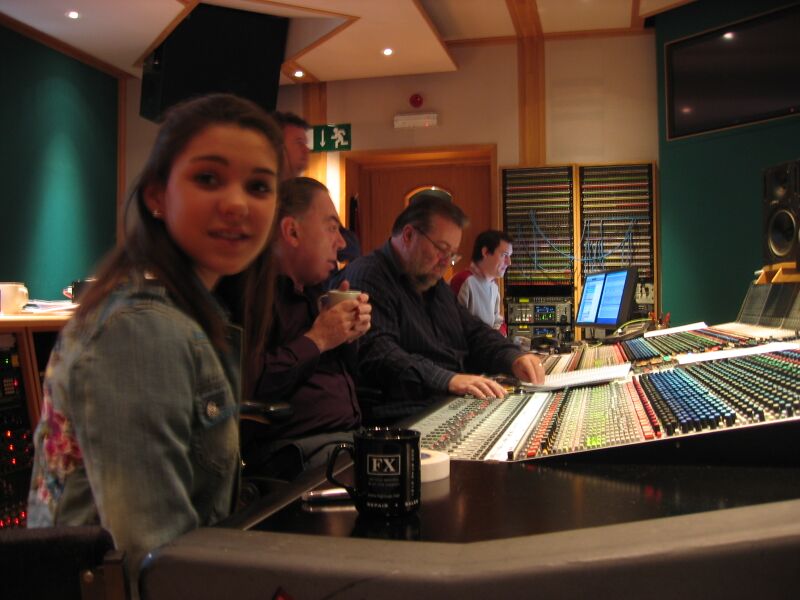 Файл:Andrea Ross-ALW-Nigel Wright-studio.jpg
