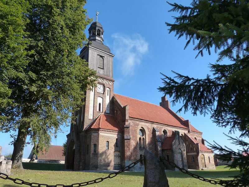 Файл:Golchen Kirche Südwest 2012.JPG