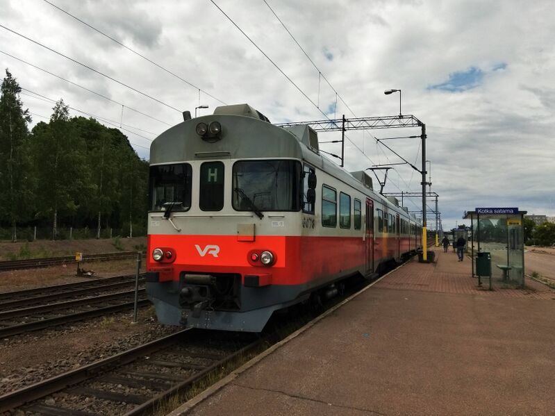 Файл:SM2 Local train.jpg
