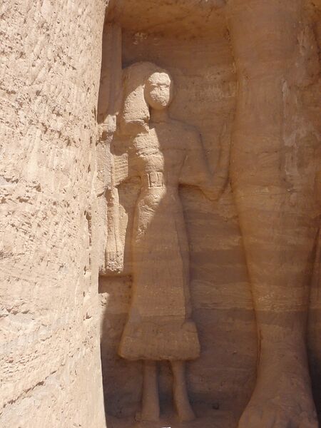 Файл:Enfant petit temple Abou Simbel.JPG