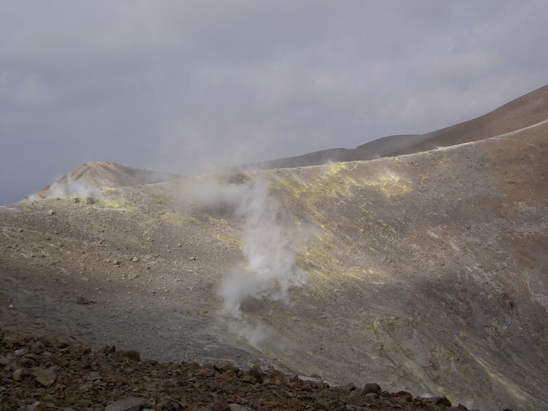 Файл:Fumarole.overview.jpg