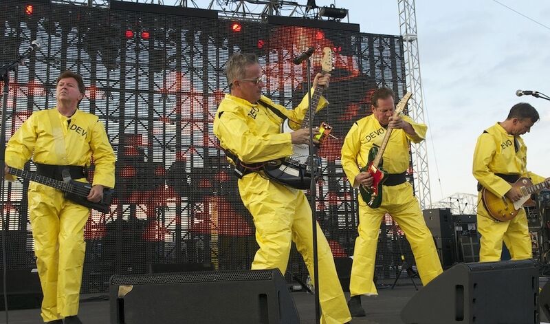 Файл:Forecastle Devo.jpg