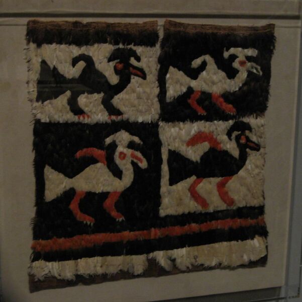 Файл:15th-16th century Chimu half tabard.jpg