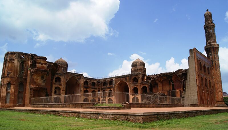 Файл:Complete view of Mahumad Gawan.JPG