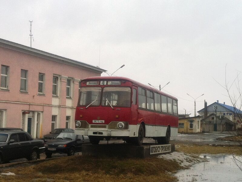 Файл:Liaz677monument.JPG