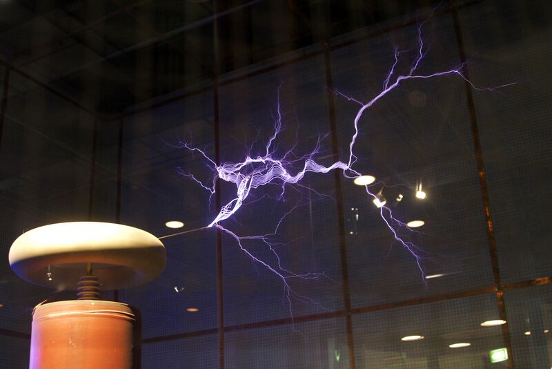 Файл:Lightning simulator questacon02.jpg