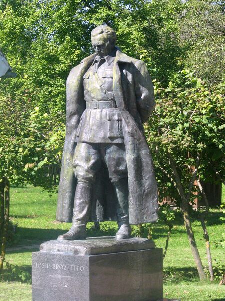 Файл:Tito spomenik1.JPG