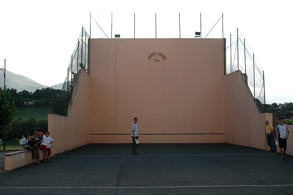 Файл:Uhart-Cize Fronton.jpg