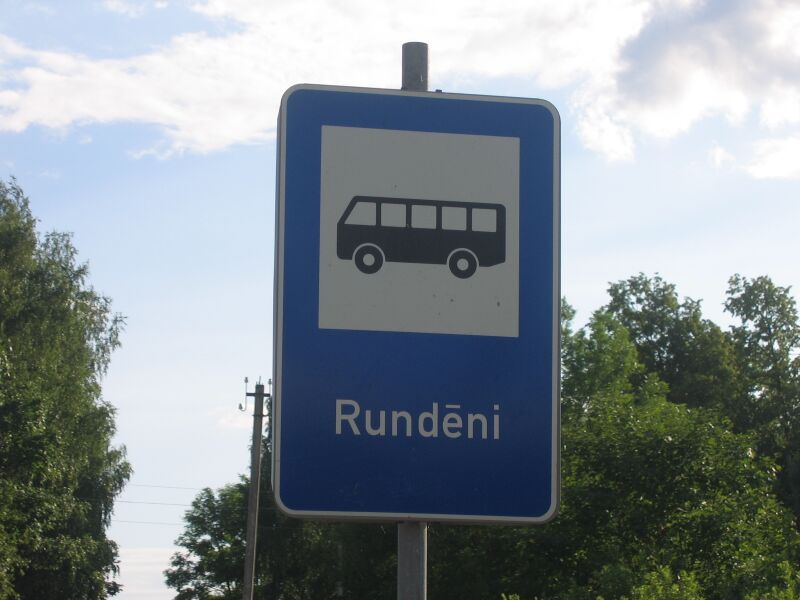 Файл:Bus stop Rundēni.JPG