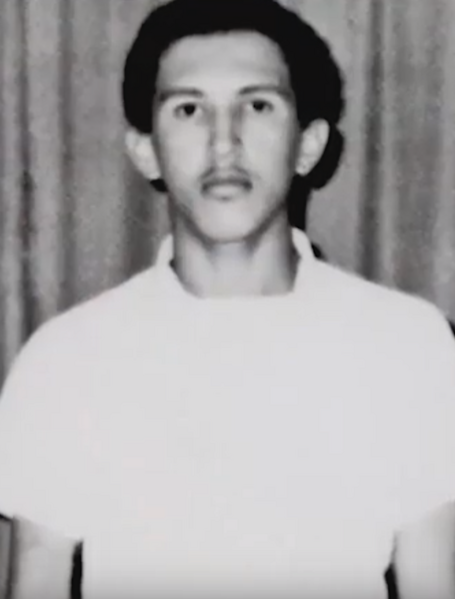 Файл:Hugo Chávez adolescent.png