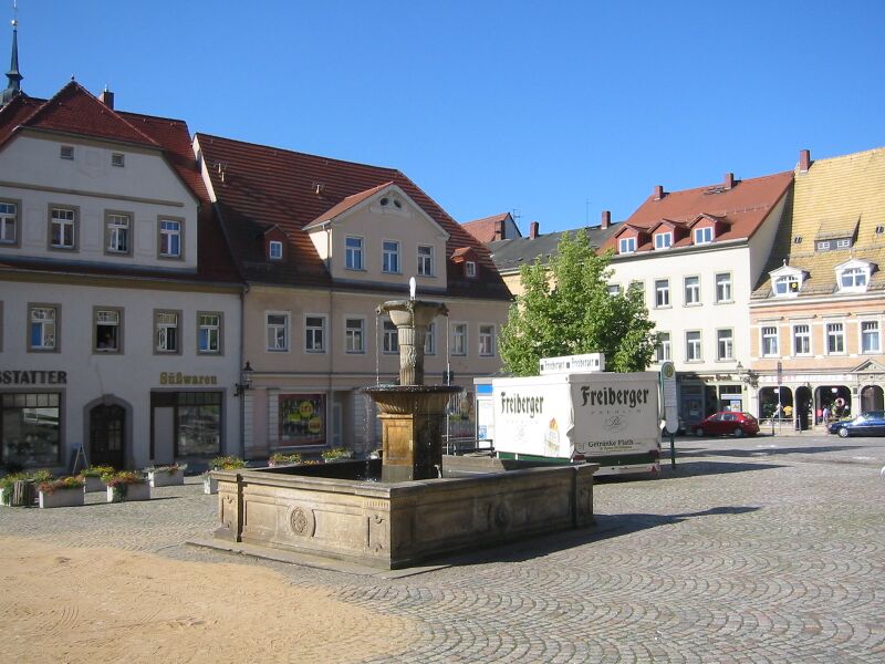 Файл:Marktplatz Oederan.JPG