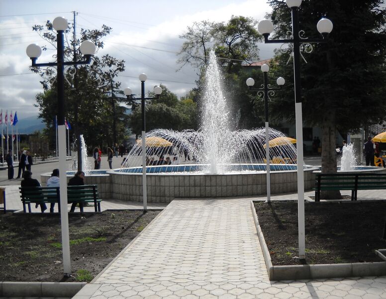 Файл:Akhmeta central square 2.JPG