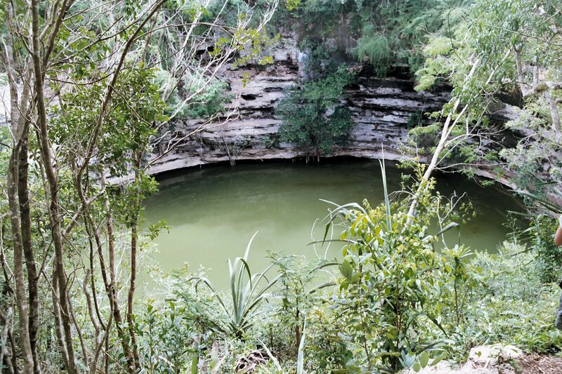 Файл:Cenote brunnen Chichen itza.jpg