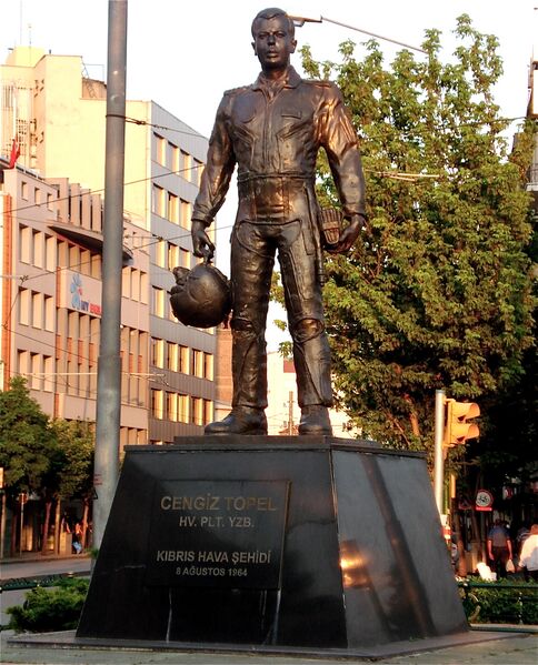 Файл:Cengiz Topel.JPG