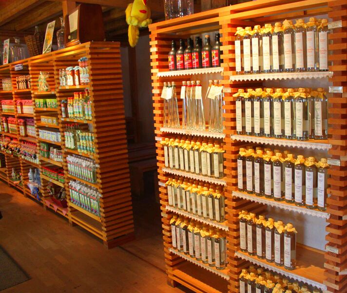 Файл:Schnapsmuseum Laden.JPG
