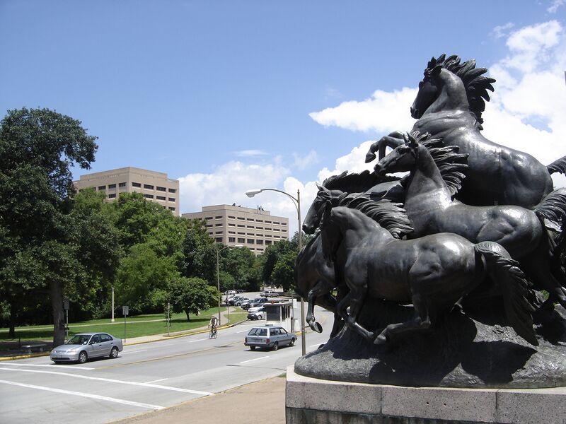 Файл:UT Austin Mustangs campus.JPG