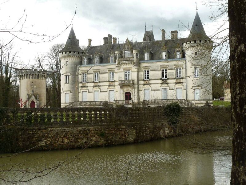 Файл:Nieuil castle1.JPG