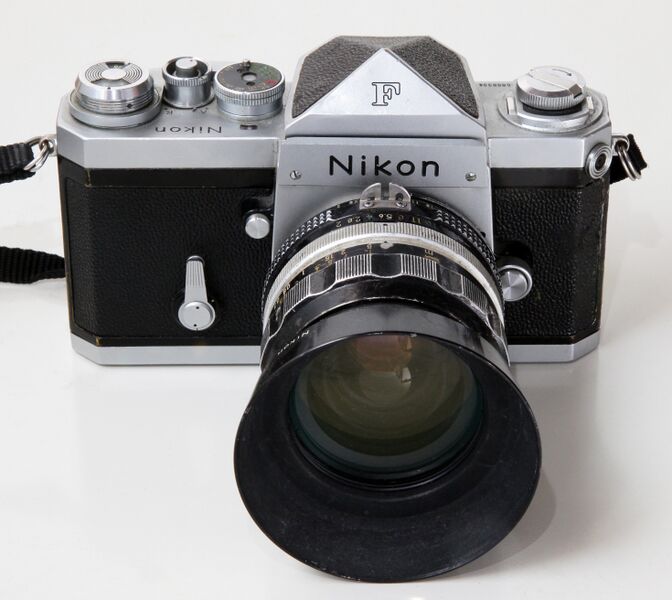Файл:Nikon F Eye Level.jpg