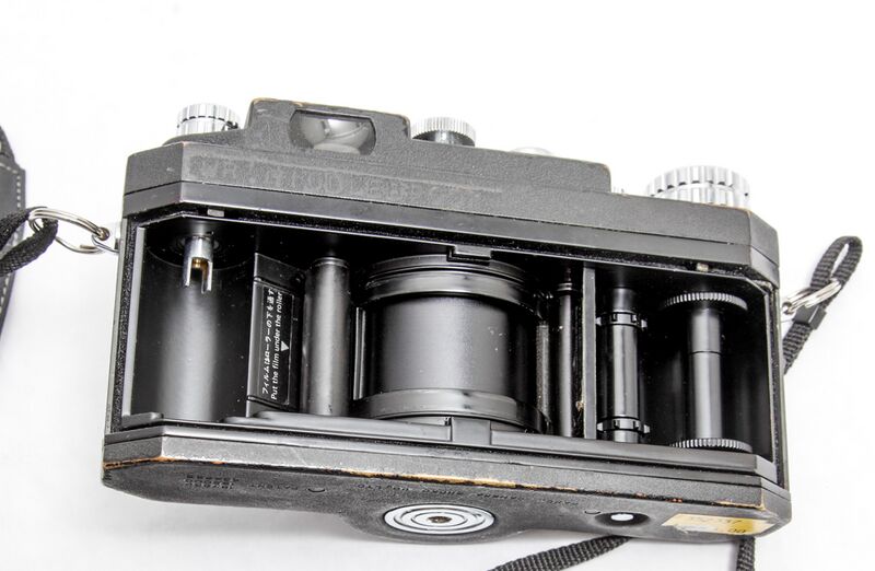 Файл:Widelux F7 panoramic camera-back.jpg