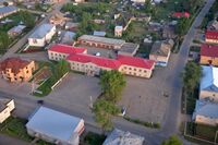 Вид на площадь у здания администрации Шабалинского района