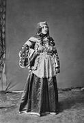 Армянка в праздничной одежде из Шемахи (1883 г.)