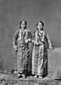 Армянки в коротких курточках и прямых юбках. 1881 г., фото Д. Н. Ермакова.