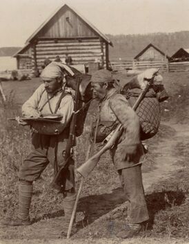 Владимир Арсеньев и Дерсу Узала в экспедиции 1906 года после маршрута по реке Кулумбе