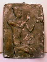 Барельеф с изображением египтянина со статуэткой Маат