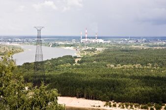 Вид на Шуховскую башню и заводы Дзержинска с правого берега Оки
