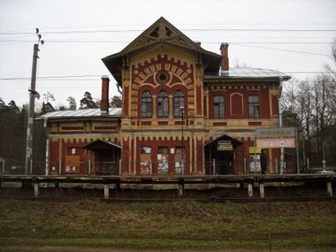 Здание вокзала (1890, арх. С. Н. Лазарев-Станищев)