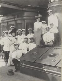 Крейсер "Громобой". Слева — командир капитан 1 ранга Н.Д.Дабич. 1903 г.