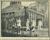 Делегаты V Конгресса Коминтерна у мавзолея Ленина. Москва, июнь, 1924 год