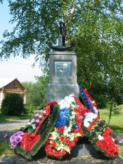 Деревня Низино, памятник защитникам Ленинграда. Братская могила, где похоронен Алиев