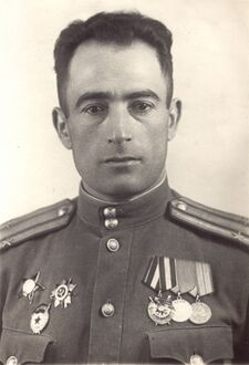 Гвардии подполковник Джалил Наджабов с боевыми наградами