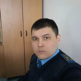 Диас Кузаиров в форме сотрудника правоохранительных органов
