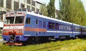 Дизель-поезд ДЭЛ-01-01 на территории завода