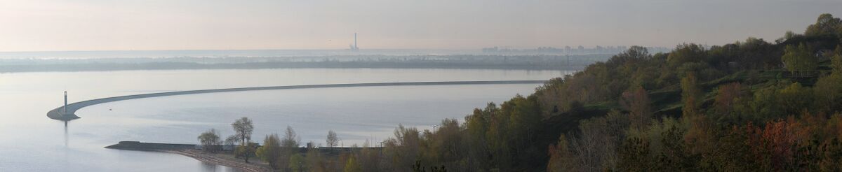 Панорама Киевского водохранилища и гидроэлектростанции