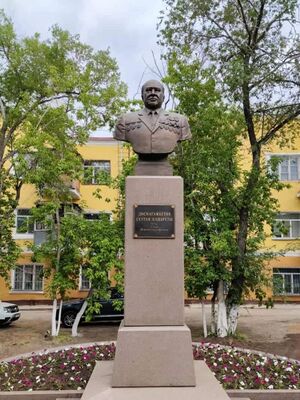 Памятник Досмагамбетову С.К.в Караганде