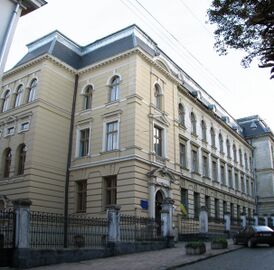Главное здание библиотеки по адресу ул. Драгоманова, 5