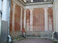 Живопись в античном стиле на одной из наружных стен Павловского дворца