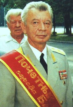Юрий Жуков в парадном генеральском мундире