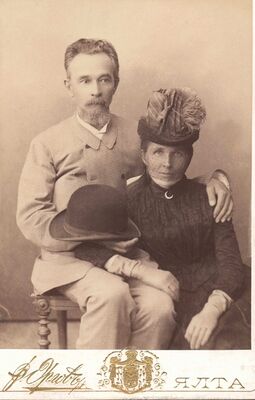 Иван Фёдорович и Варвара Ивановна Токмаковы в Ялте, 1900-е