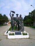 Памятник возле Дома Культуры.