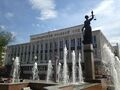 Изваяние Фемиды в составе «Фонтана правосудия» рядом с Красноярским краевым судом