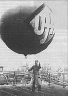 Рекламный шар киностудии UFA на крыше кинотеатра "Альгамбра", 1939
