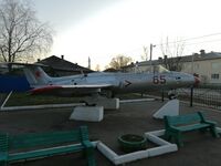 Самолёт-памятник Aero L-29 Delfin ул. Карла Маркса, 28