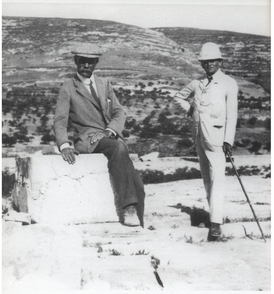 Дункан Маккензи (слева) и Артур Эванс на раскопках в Кноссе