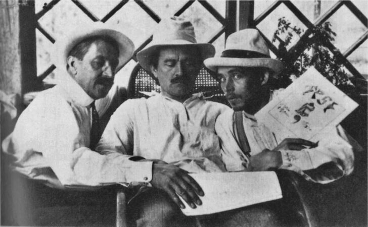Михаил Матюшин, Казимир Малевич и Алексей Кручёных на даче в Уусикиркко. 8 июля 1913 года.